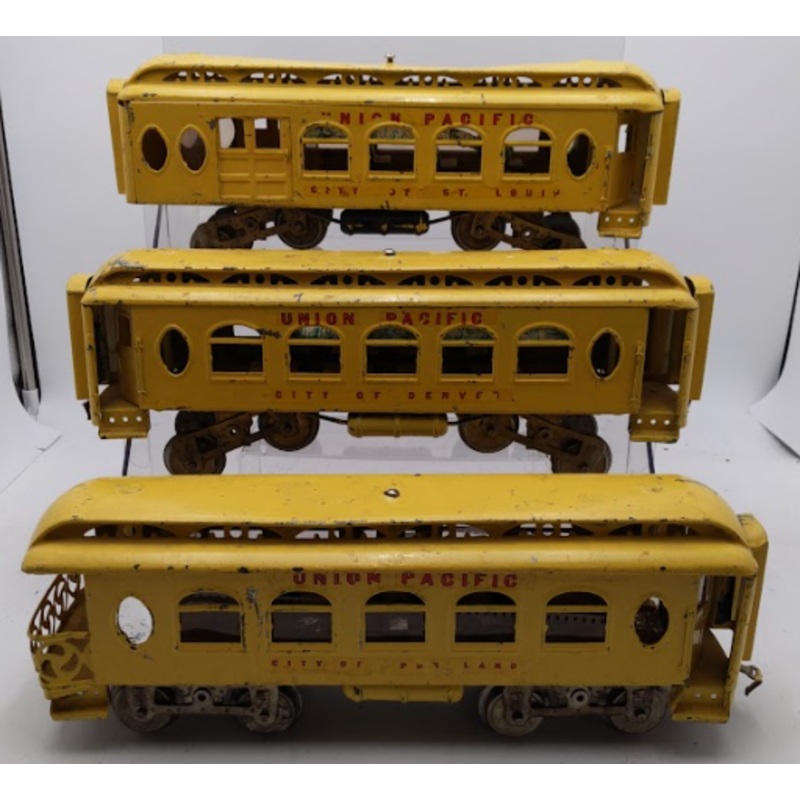 Vintage Custom Lionel Std. Gauge Union Pacific Passenger Cars [3]