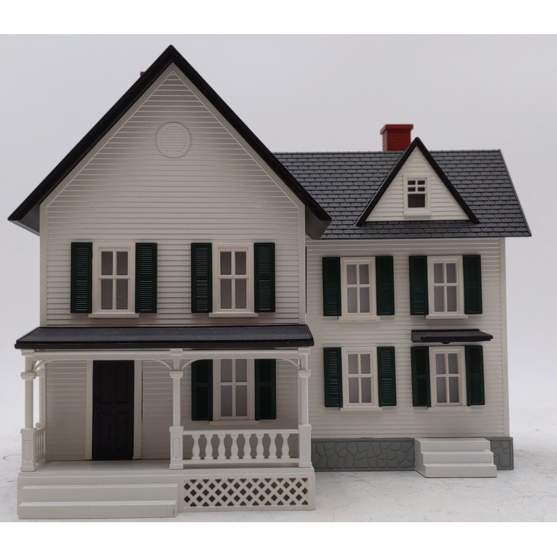 MTH 30-90042 White W/ Green Shutters Farm House EX