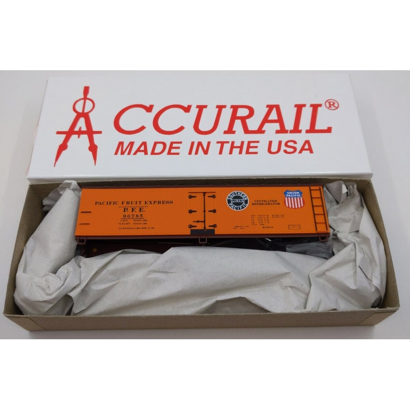 Accurail 14833 HO Pacific Fruit Express 40′ Wood Reefer Kit (12pk)