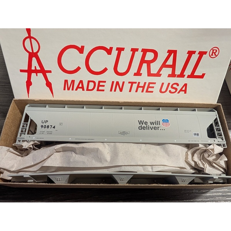 Accurail 42005 HO Union Pacific ACF 3-Bay Covered Hopper #90874 Kit
