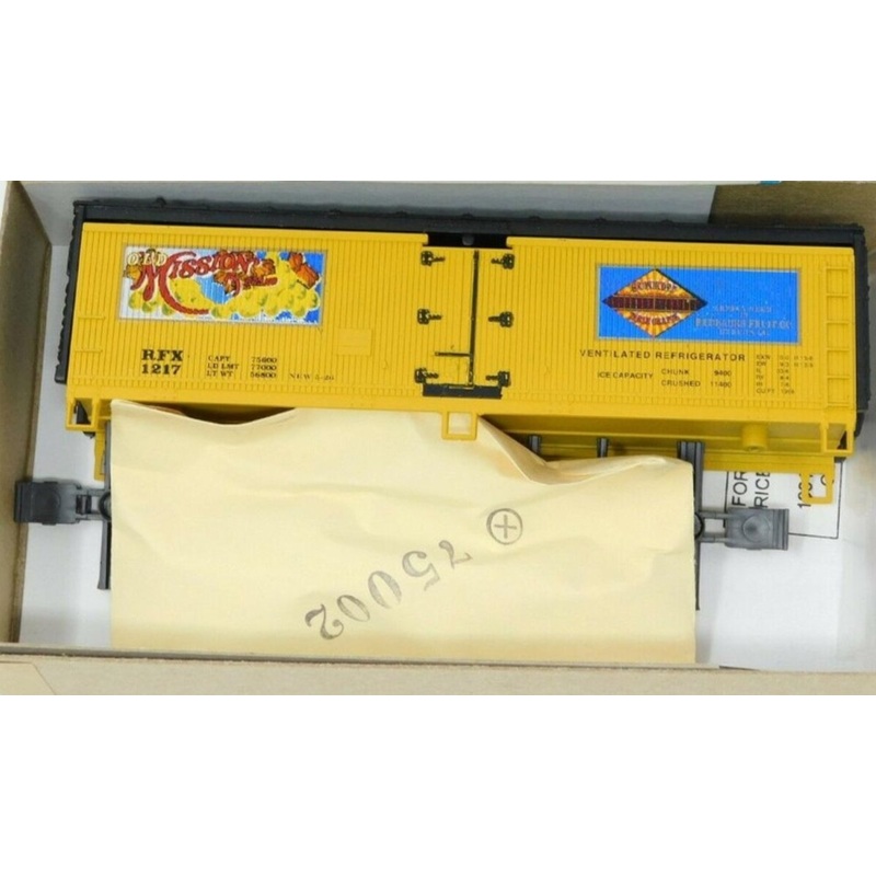 Athearn 1271 Old Mission Grapes Redbanks, CA 40′ Wood Reefer RFX1271 Kit