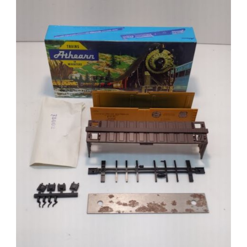 Athearn 1601 HO Scale Pacific Fruit Express 40′ Reefer Steel Kit