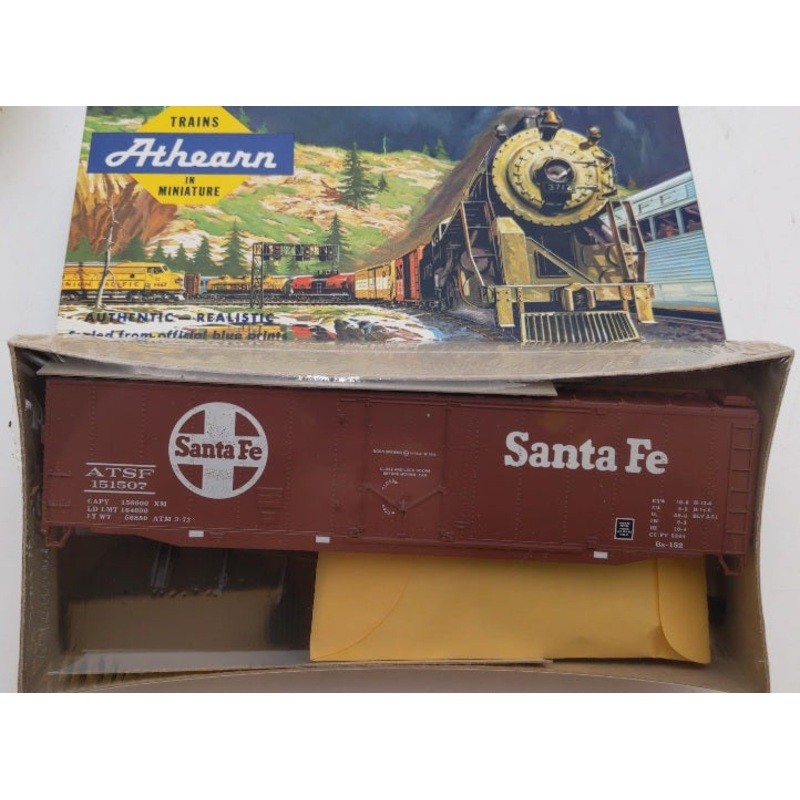 Athearn 2258 HO Bev-Bel Corp Santa Fe 50′ Plug Door Box Car # 2258 Kit