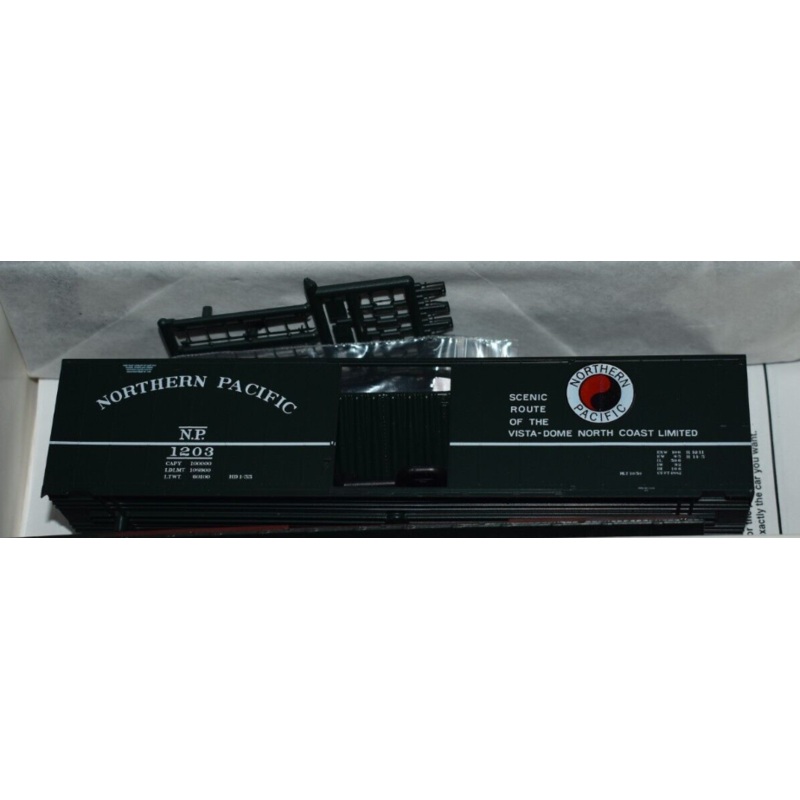 Branchline Trains 1027 HO Northern Pacific 50′ Single Door Boxcar #1203 Kit