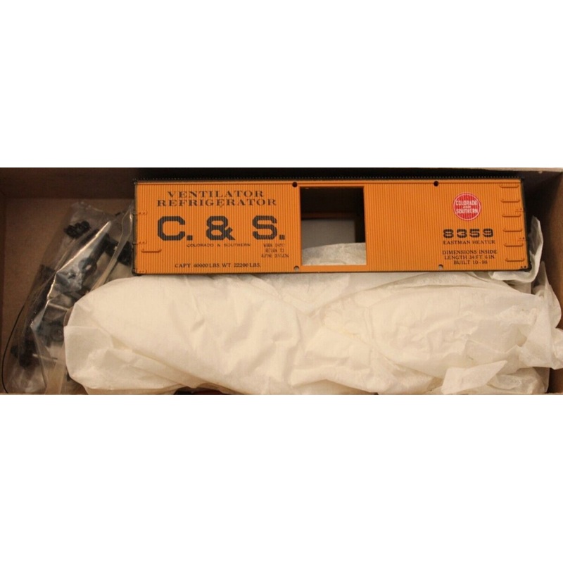 Roundhouse 3100 HO Orange 36′ Colorado&Southern 36′ Ventilated Box Car #8359 Kit