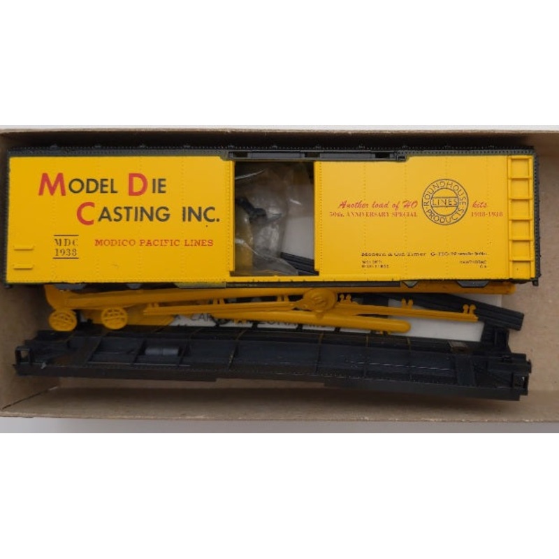 Roundhouse 3218 HO Scale 50th Anniversary 40′ Box Car Model Die Cast Kit