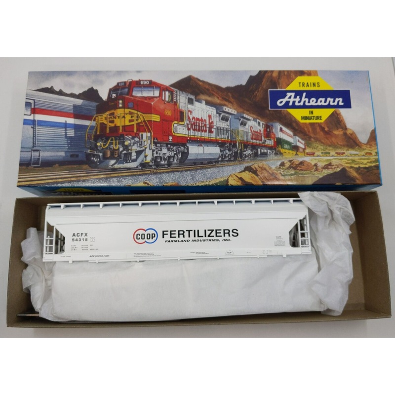 Athearn 1909 HO Scale 55′ Co-Op Fertilizers Center Flow Hopper Kit