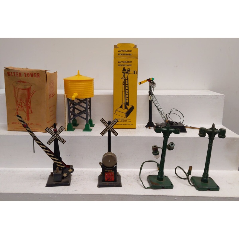 Marx Vintage O Lamp Posts, Signals, & Water Tower: 439, 065 [6]