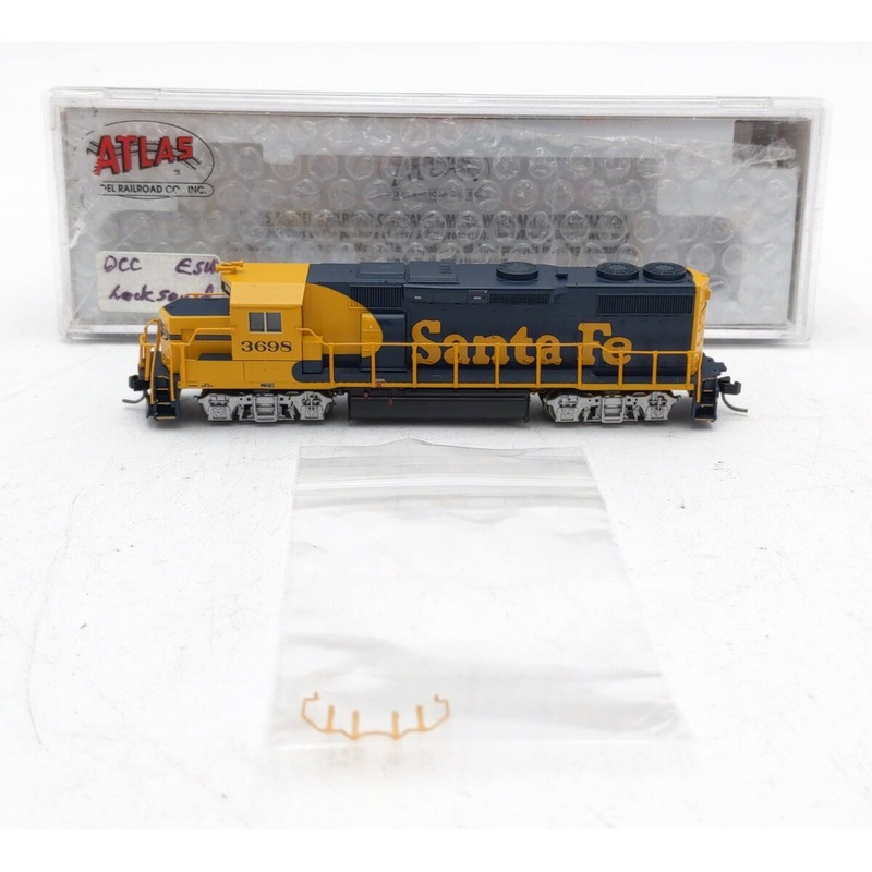 Atlas 40004802 N Santa Fe GP39-2 Ph.2 Gold Diesel Locomotive #3698 w/DCC/SND EX/Box