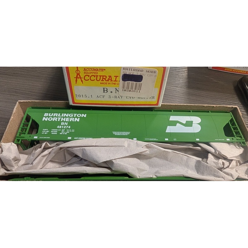 Accurail 2015.1 HO Burlington Northern ACF 3-Bay Covered Hopper #481274 Kit