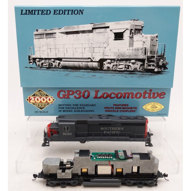 Proto 2000 23121 HO Scale Southern Pacific GP30 Diesel Locomotive #5010 LN/Box