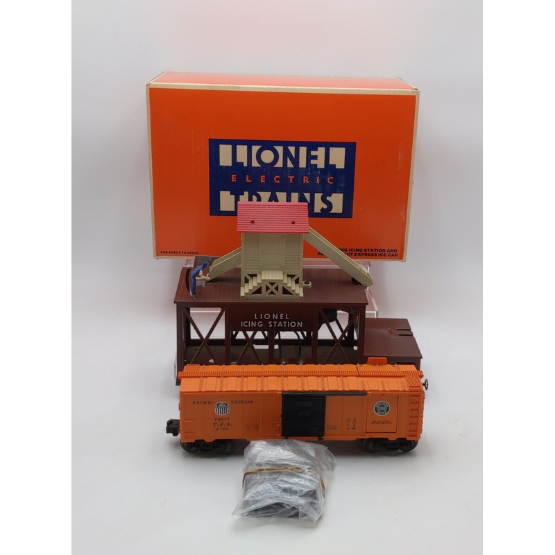 Lionel 6-2306 O Gauge Operating Icing Station with 6700 PFE Ice Car LN/Box