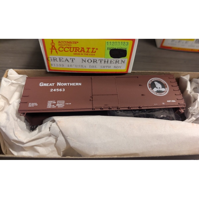 Accurail 1599 HO Great Northern 40′ USRA Double Sheath Boxcar #24563 Kit