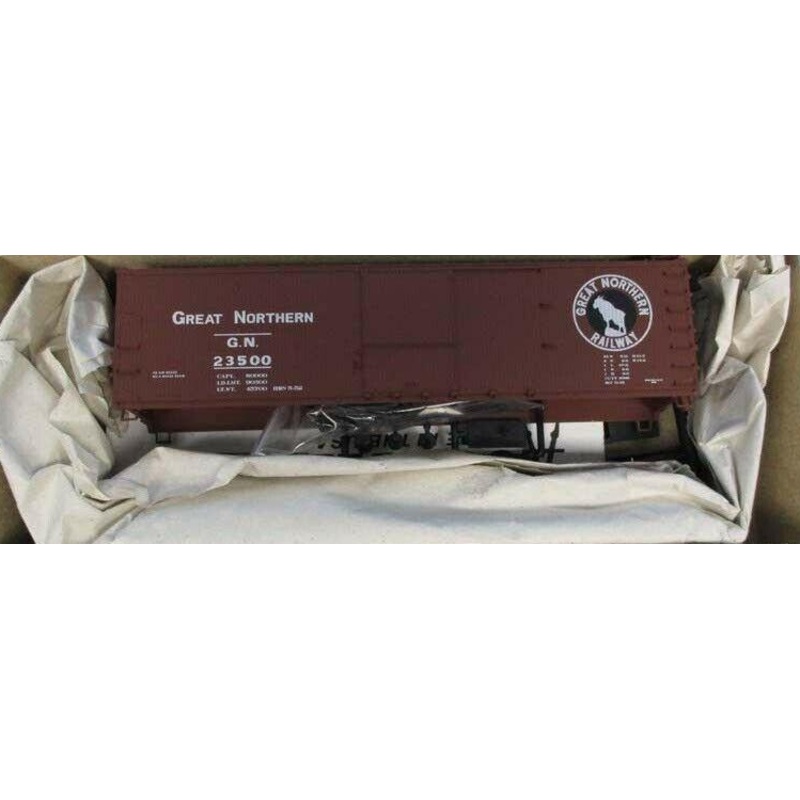 Accurail 4604.1 HO Great Northern 40′ USRA Double Sheath Boxcar #23500 Kit