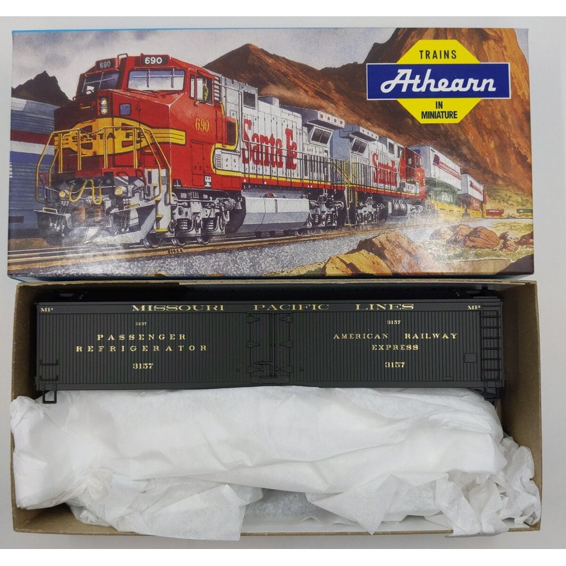 Athearn 05337 HO Scale Missouri Express 50′ Express Reefer Kit