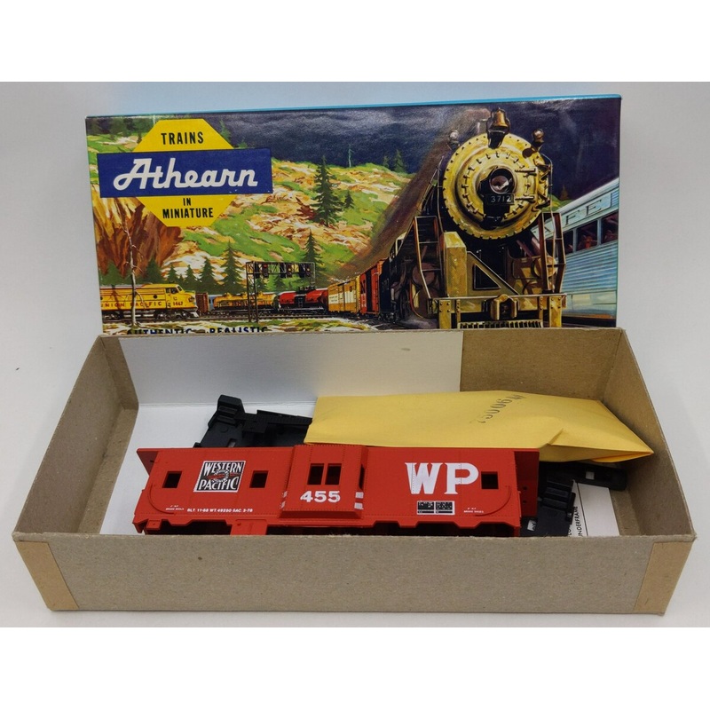 Athearn 2205 HO Western Pacific Bay Window Caboose Kit