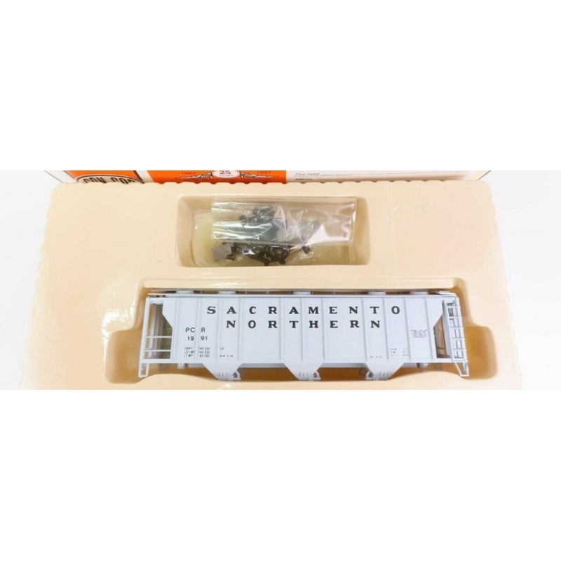 Con-Cor 91 HO Sacramento Northern PS-2 3-Bay Covered Hopper Car Kit