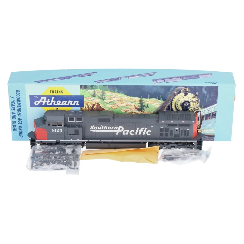 Athearn 4906 HO Southern Pacific C44-9W Powered Diesel Locomotive #8125 NIB