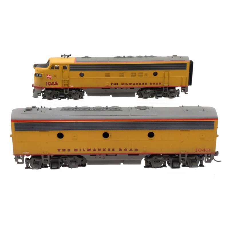 Athearn HO Scale Custom MILW Diesel Locomotive A/B Units #104 EX