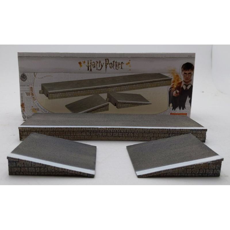 Hornby R7238 OO Hogsmeade Station Platform Pack