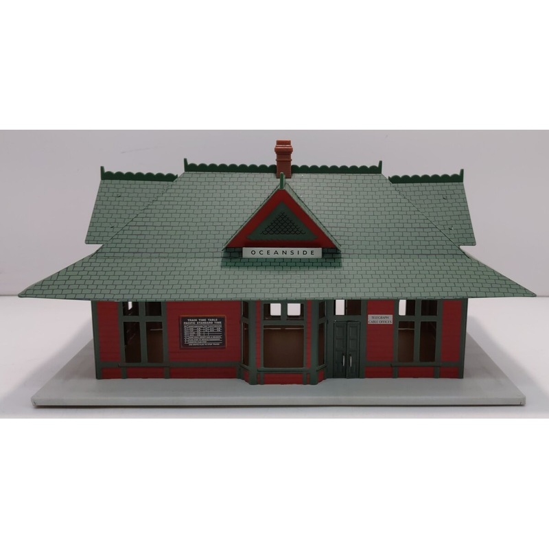 Hallmark QHT3501 Oceanside Depot Building Assembled Limited Edition EX