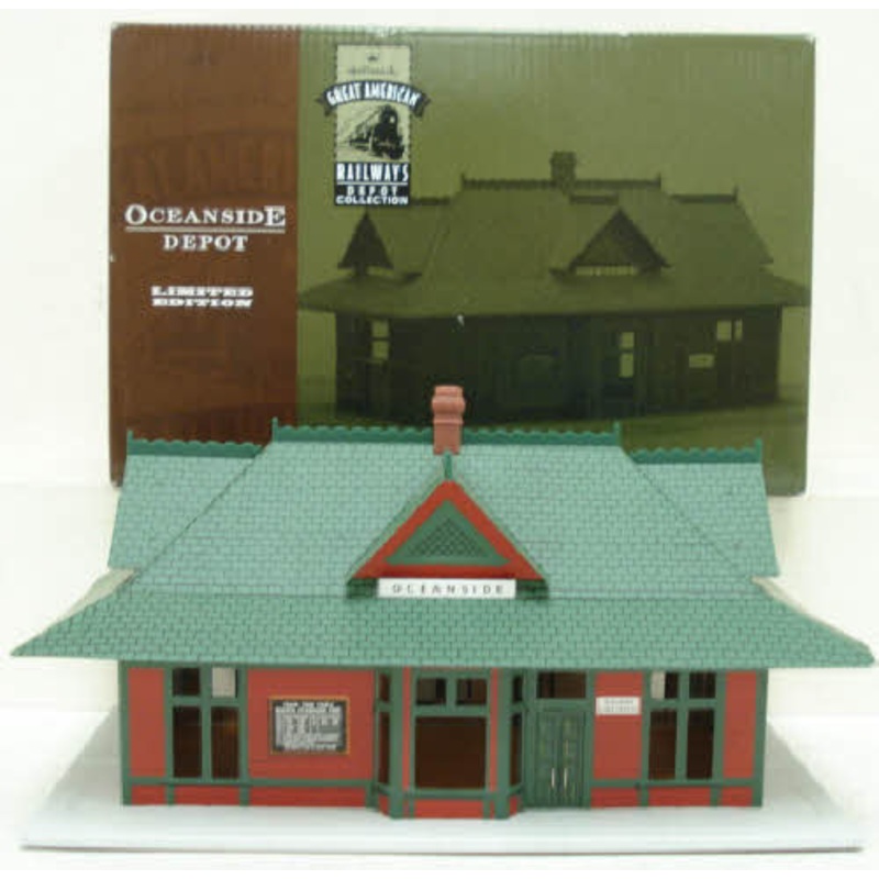 Hallmark QHT3501 Oceanside Depot Building Assembled Limited Edition LN/Box