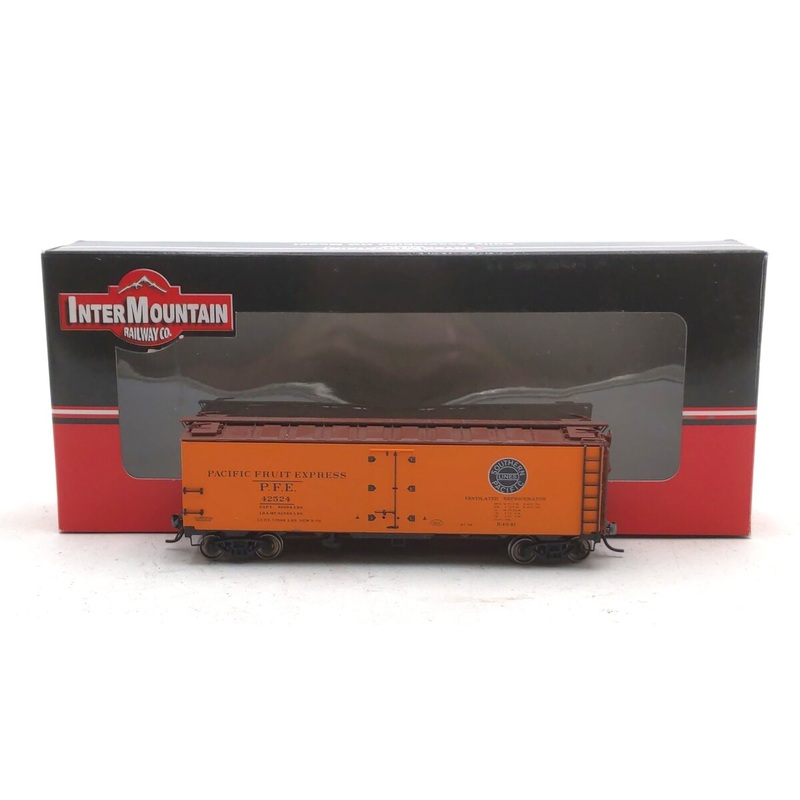InterMountain 46701P-40 HO Scale Pacific Fruit Express Overland Reefer #42524 LN/Box