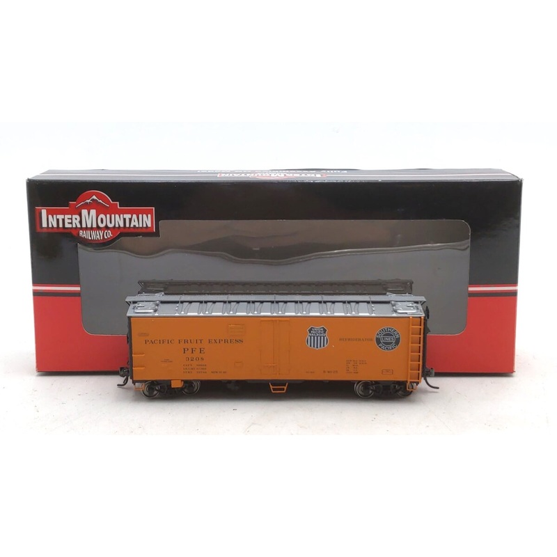 InterMountain 47421-03 HO Scale Pacific Fruit Express R-40-25 Reefer #3208 LN/Box
