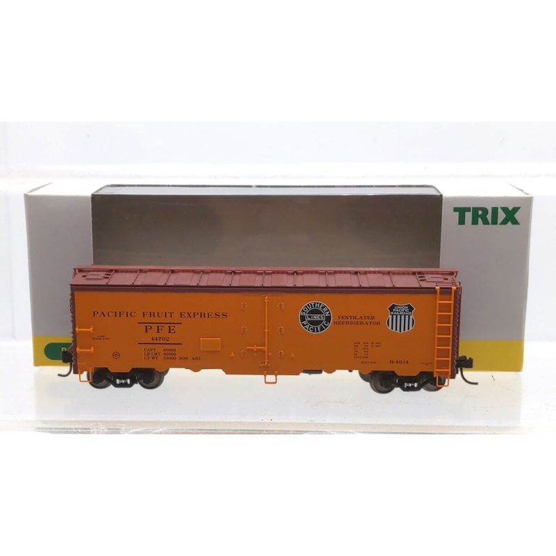 Trix 24902-10 HO Scale Pacific Fruit Express Reefer Car #44702 LN/Box
