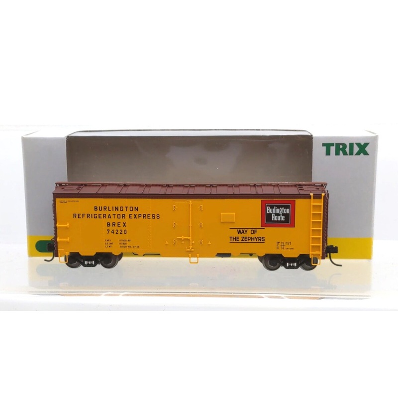 Trix 24902-11 HO Scale CB&Q Burlington Route 40′ Steel Side Reefer #74220 LN/Box