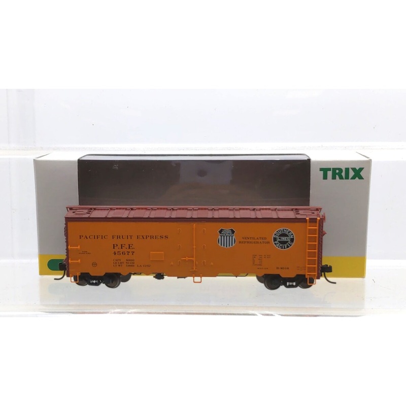 Trix 24906 HO Scale Pacific Fruit Express PFE 40′ Reefer #45677 LN
