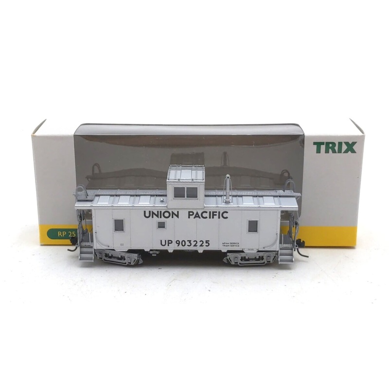 Trix 24916-3 HO Scale MOW Union Pacific Center Cupola Caboose #903225 LN/Box