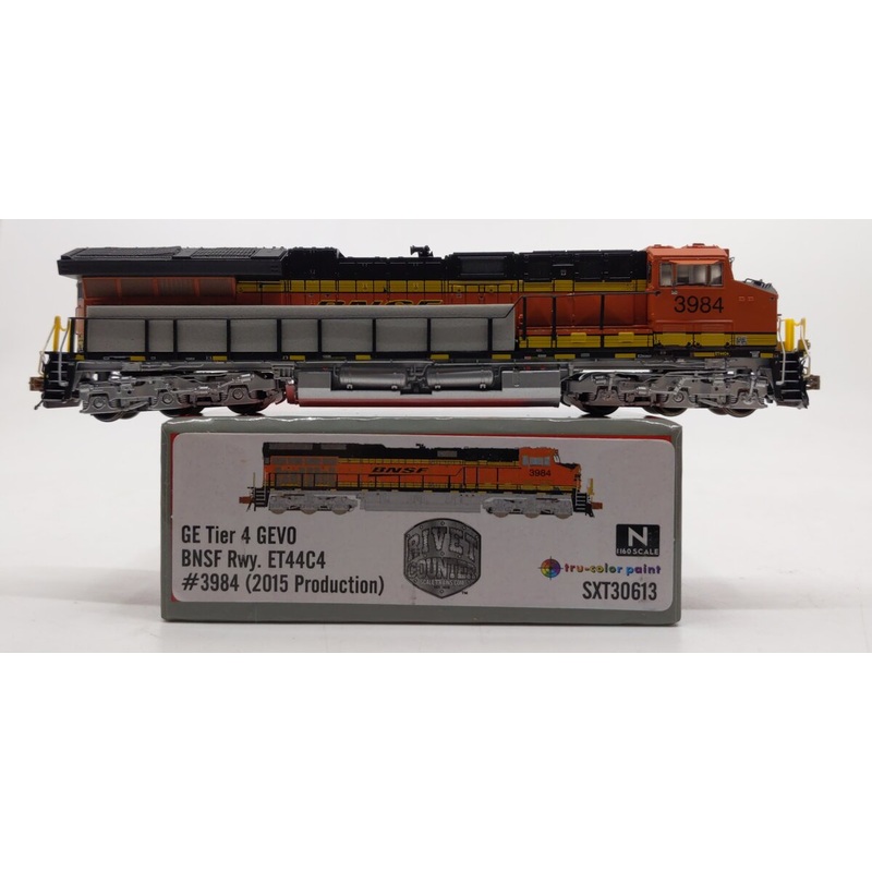 Scale Trains SXT30613 N BNSF GE Tier 4 GEVO ET44C4 Diesel Locomotive #3984 LN/Box