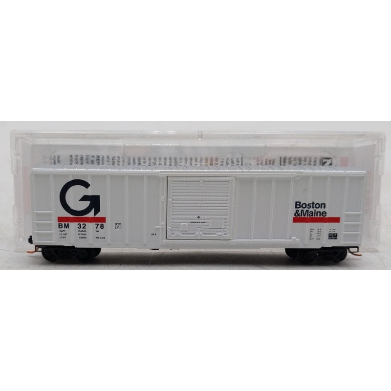 Micro-Trains 02500400 N Boston & Maine/Guilford 50′ Rib Side Boxcar, Single Door EX/Box