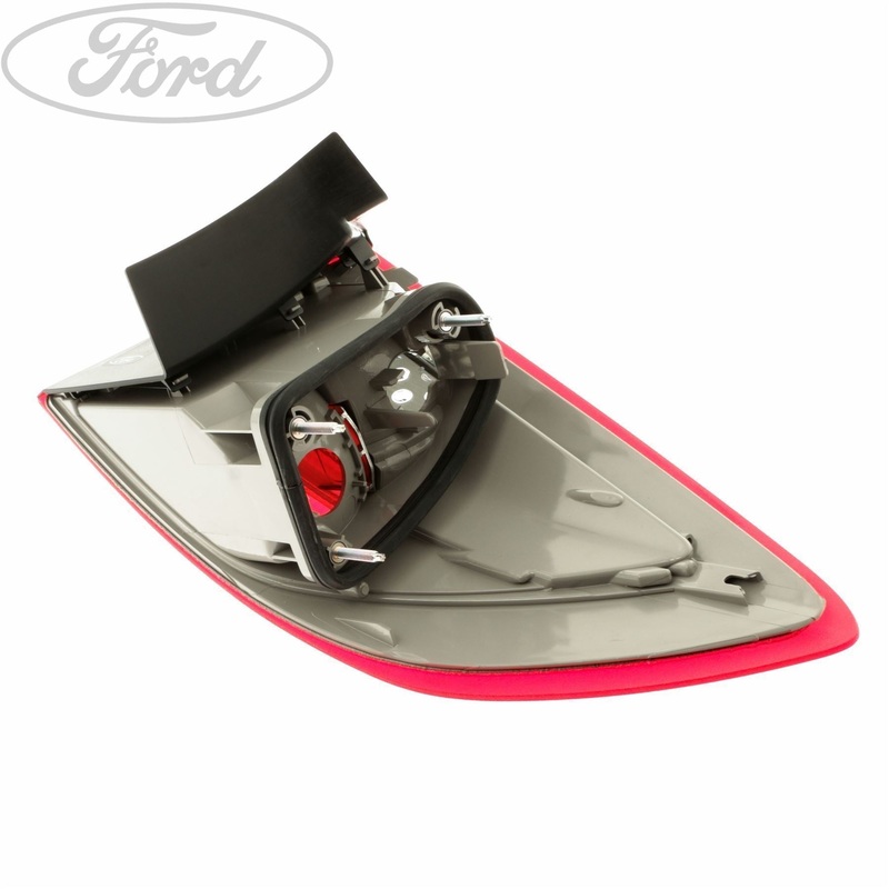 MONDEO ESTATE MK4 OUTER REAR PASSENGER SIDE LIGHT TAIL LAMP CLUSTER