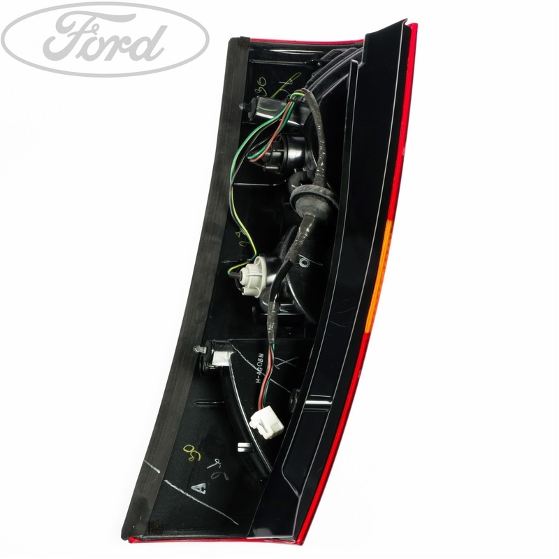 EVEREST ENDEAVOUR REAR PASSENGER SIDE LAMP LIGHT CLUSTER UNIT 03-07