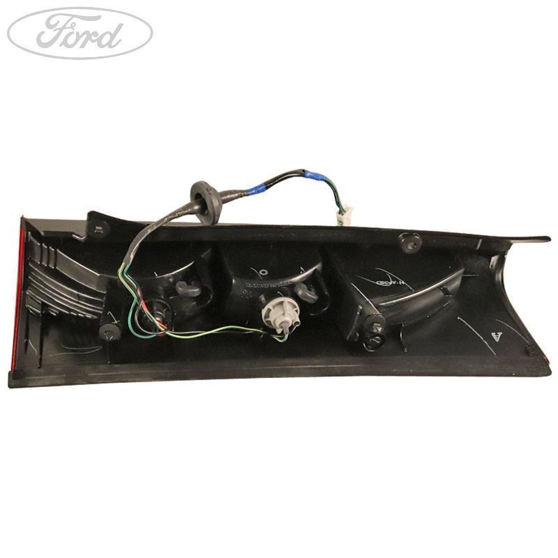 EVEREST REAR PASSENGER SIDE LIGHT LAMP UNIT REGULAR WAGON 10/2006-